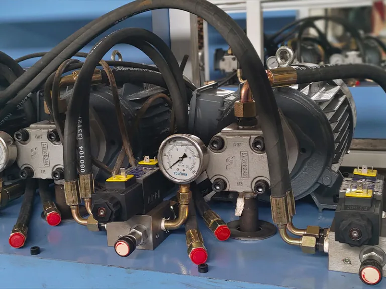 Busbar machine hydraulic station